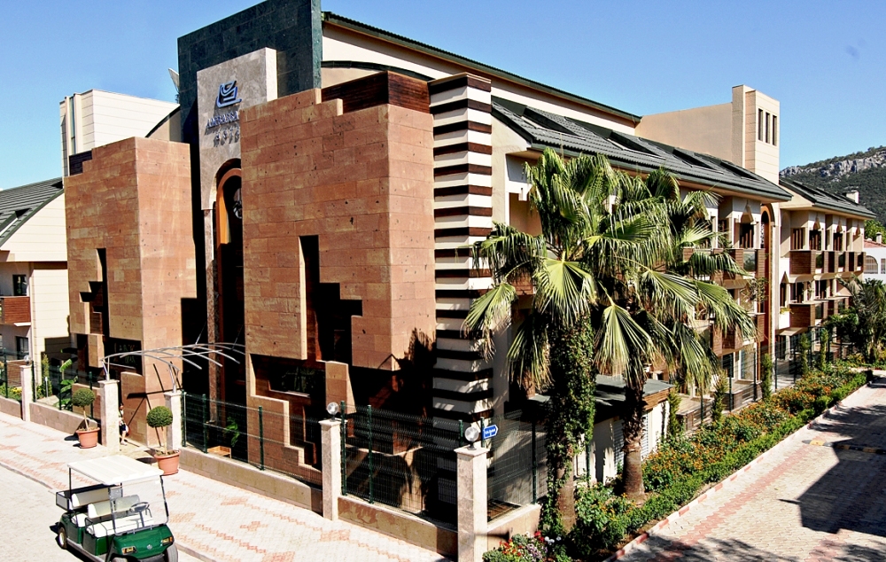 AMBASSADOR PLAZA HOTEL 4* / Hoteli 4*