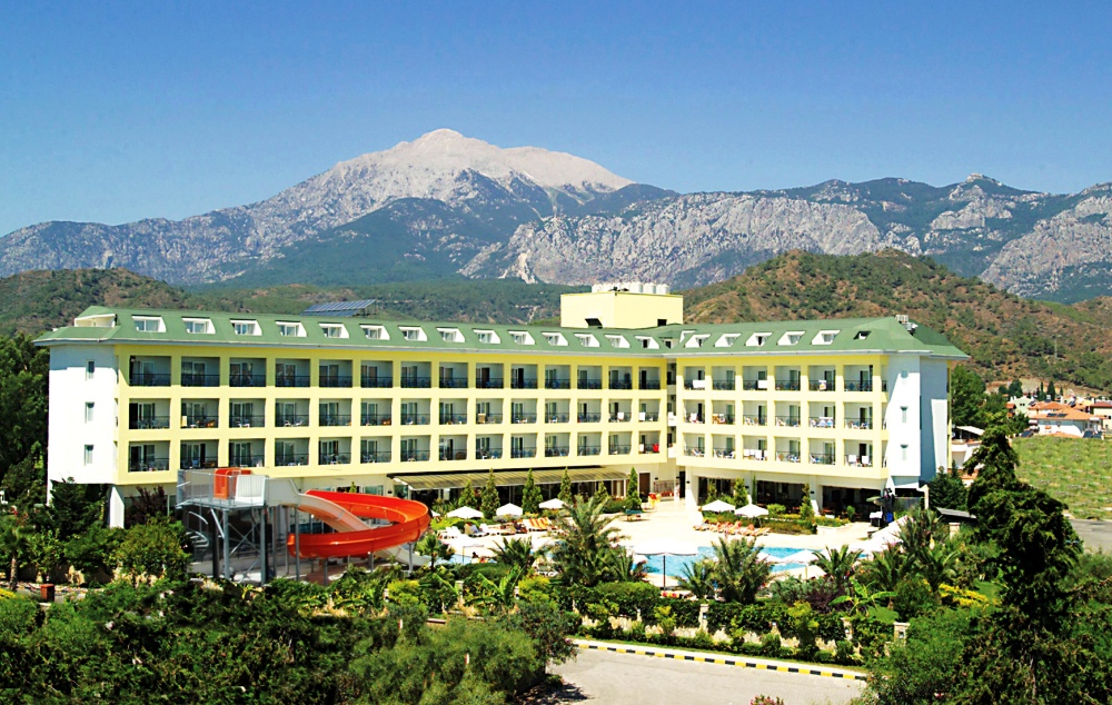 PINE HOUSE HOTEL 4* / Hoteli 4*